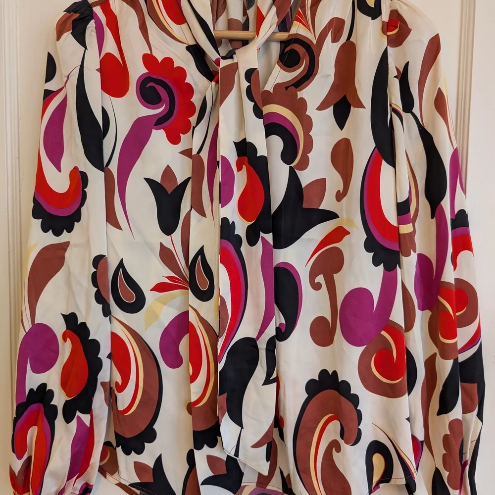 Multicolor Abstract Blouse - Picture 4 of 4